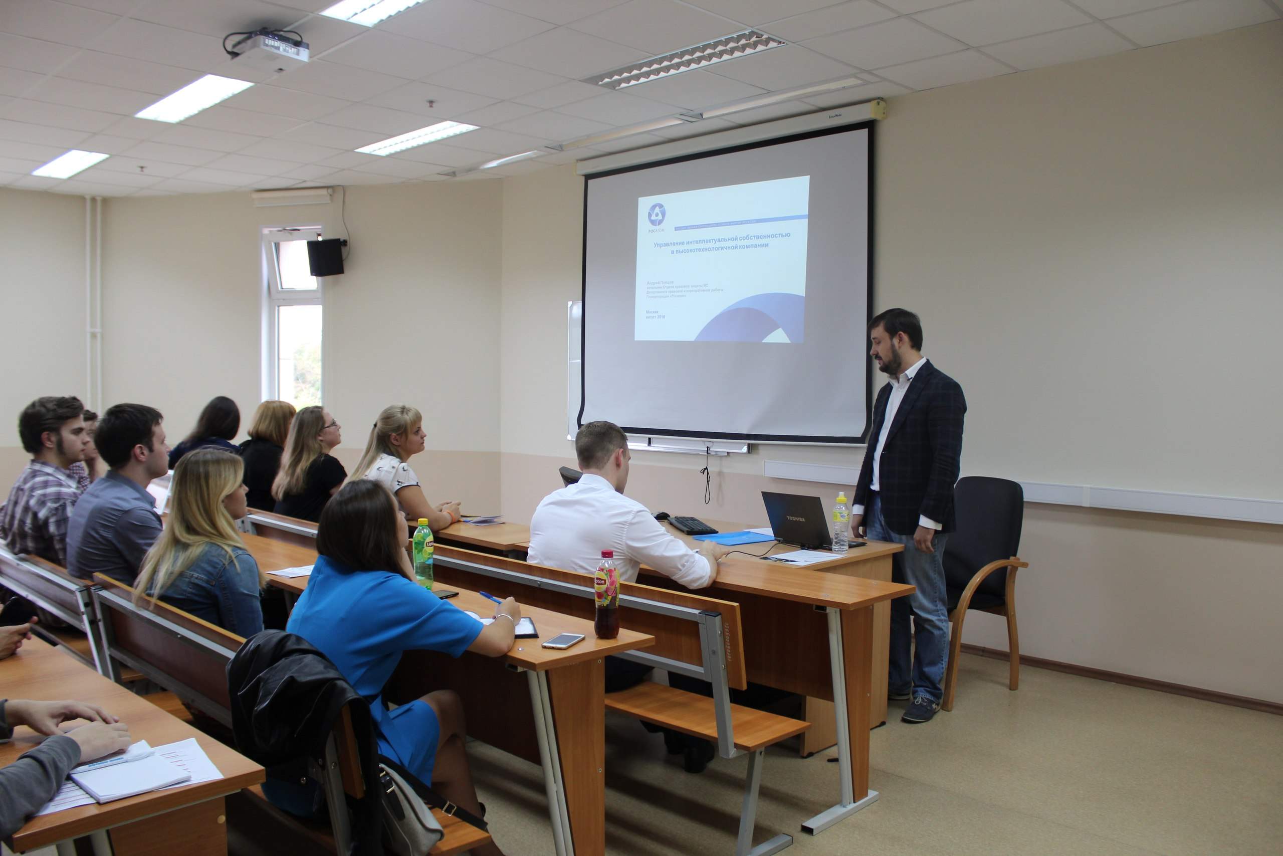 Преподаватели юридического факультета московского университета. Юридический Факультет МГУ преподаватели. Юрфак МГУ аудитории. Аспирантура МГУ юрфак. Юрфак МГУ Огарева.